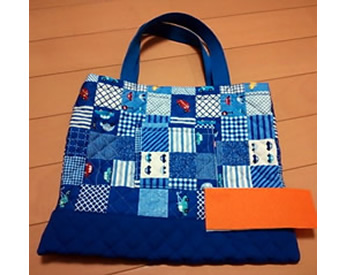 乗り物のパッチワーク柄生地で作った手提げバッグ