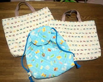 久しぶりのミシンで作った手提げバッグとナップサック