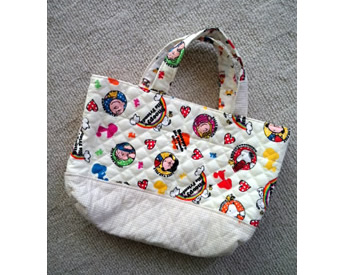 スヌーピーの生地で作った手提げバッグ