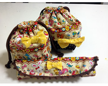 リボンをつけたコップ袋、お弁当袋、箸袋