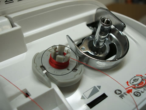 下糸巻き軸に糸が巻きついてしまった場合の対処法